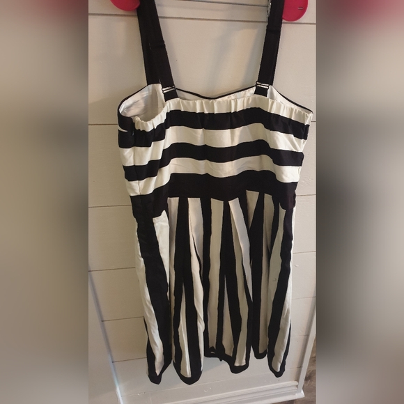 City Chic Dress - Picture 2 of 6